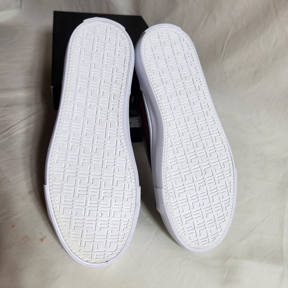 London Fog Men's 9M Francis Cabernet/Burgundy Sneakers New In Box - Picture 3 of 7